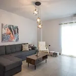 Ariadne Chic & Minimalistic Apt.