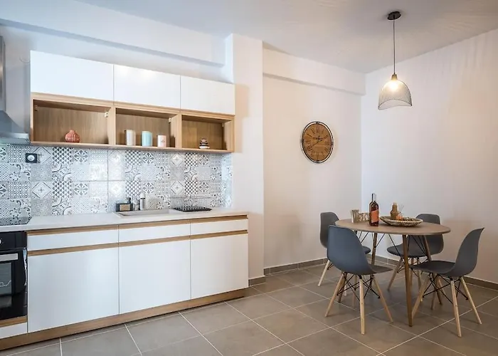 Ariadne Chic & Minimalistic Apt.