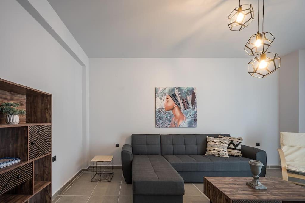 Ariadne Chic & Minimalistic Apt.